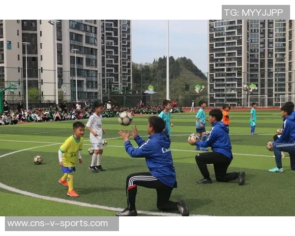小学生足球视频精彩瞬间集锦助力孩子们快乐成长与团队合作精神培养